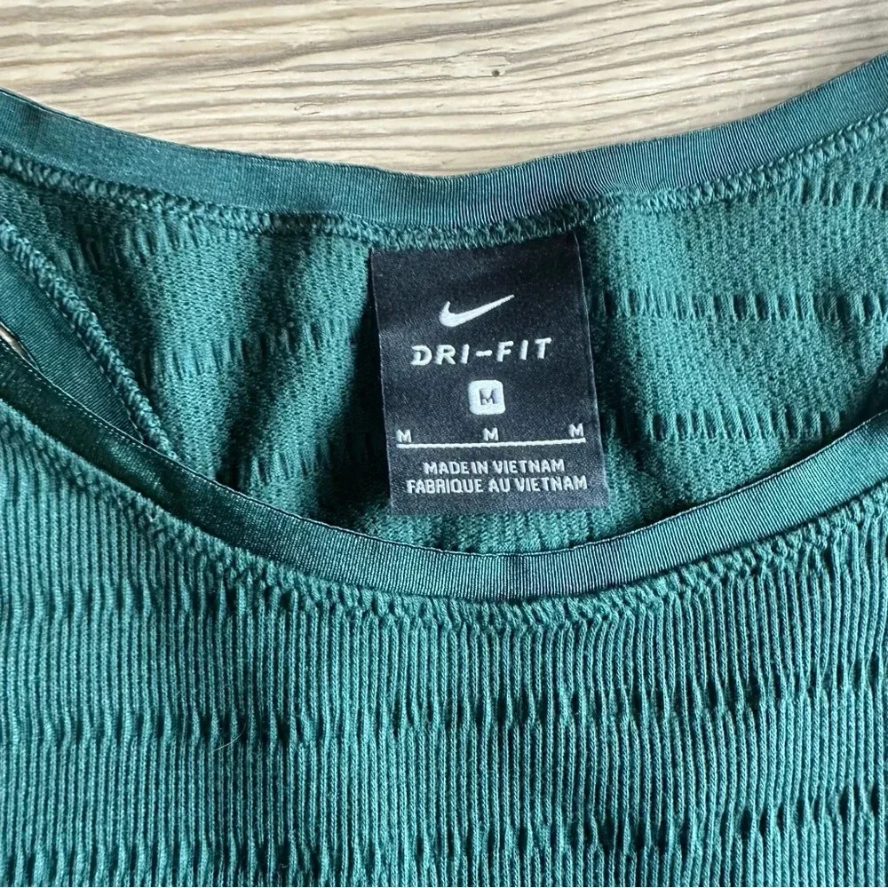 NIKE Yoga Women's Tank top size medium Knit top In dark Green, CU6321-397